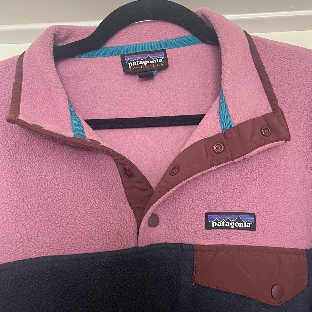 PINK AND NAVY PATAGONIA FLEECE PULLOVER